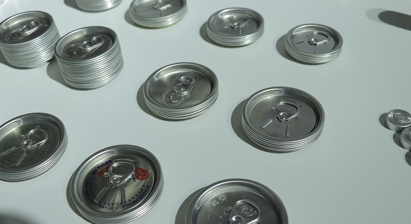 加多宝和王老吉共享红罐包装，罐装材料实为5182铝板